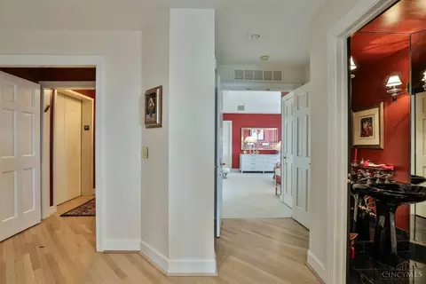 Entry Way - 2121 Alpine Pl #901, Cincinnati, OH 45206 photo 3 of 4