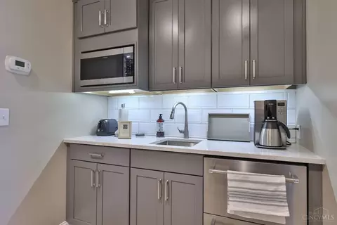 Kitchen - 2121 Alpine Pl #901, Cincinnati, OH 45206 photo 5 of 5