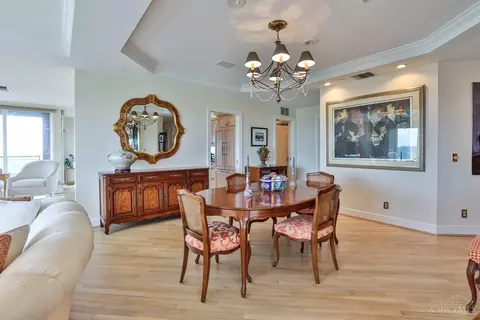 Dining - 2121 Alpine Pl #901, Cincinnati, OH 45206 photo 10 of 10