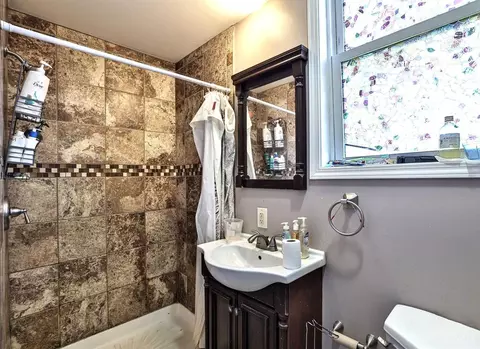 Bath - 3017 Euclid Ave, Cincinnati, OH 45219 photo 3 of 3