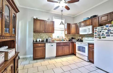 Kitchen - 3017 Euclid Ave, Cincinnati, OH 45219 photo 1 of 3