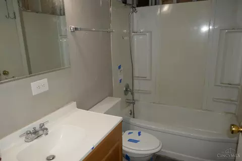 Bath - 191 Carmen Ave, Hamilton, OH 45013 photo 1 of 2