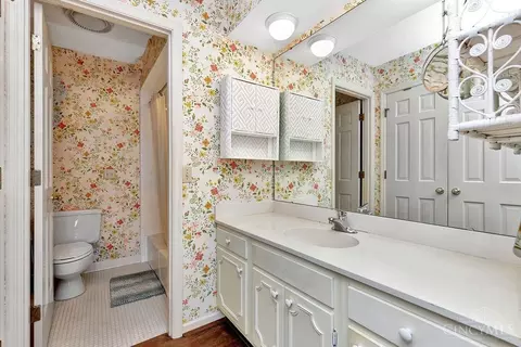 Bath - 6904 Mt Vernon Ave, Mariemont, OH 45227 photo 3 of 3