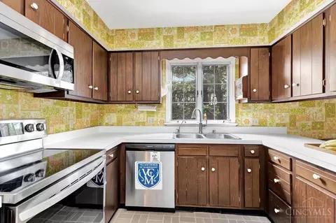 Kitchen - 6904 Mt Vernon Ave, Mariemont, OH 45227 photo 2 of 5