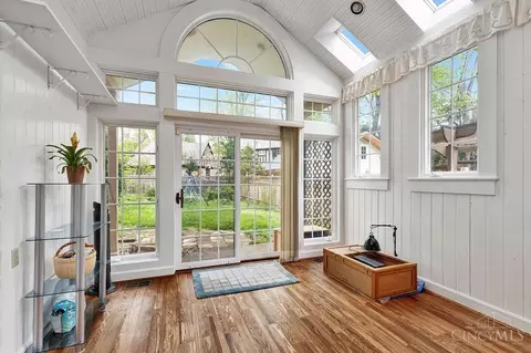 Entry Way - 6904 Mt Vernon Ave, Mariemont, OH 45227 photo 3 of 4