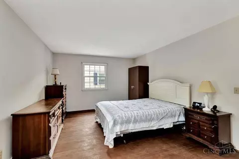 Bedroom - 6904 Mt Vernon Ave, Mariemont, OH 45227 photo 7 of 7