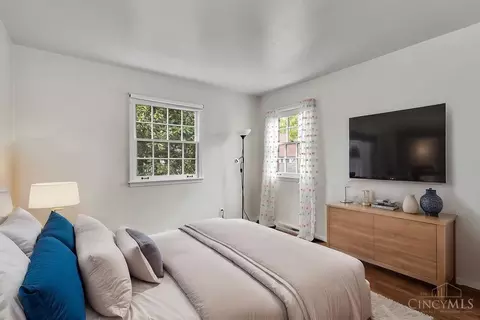 Bedroom - 6904 Mt Vernon Ave, Mariemont, OH 45227 photo 2 of 7