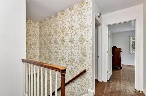 Entry Way - 6904 Mt Vernon Ave, Mariemont, OH 45227 photo 4 of 4