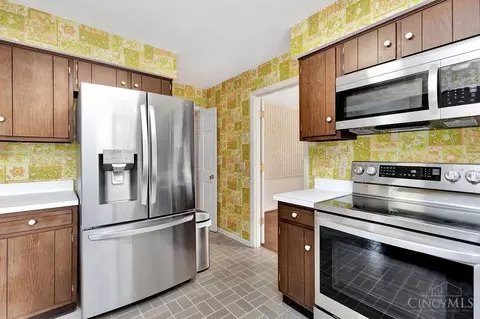 Kitchen - 6904 Mt Vernon Ave, Mariemont, OH 45227 photo 4 of 5