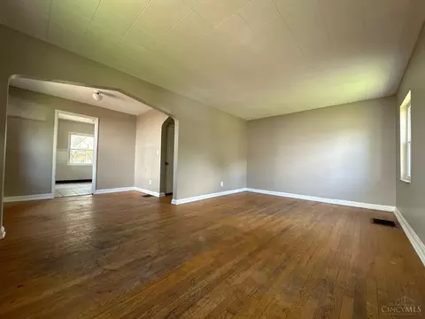 8070 Daly Rd, Cincinnati, OH 45224 photo 2