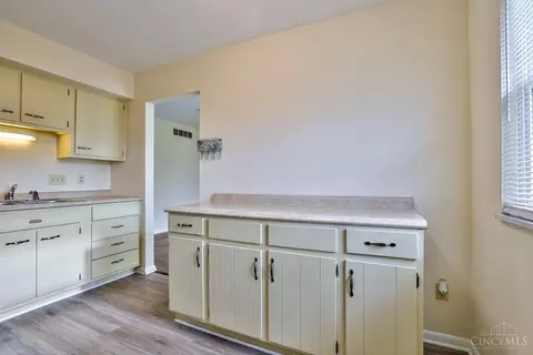 Kitchen - 11256 Pippin Rd, Cincinnati, OH 45231 photo 4 of 4