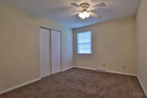 Bedroom - 11256 Pippin Rd, Cincinnati, OH 45231 photo 7 of 8