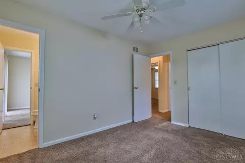Bedroom - 11256 Pippin Rd, Cincinnati, OH 45231 photo 5 of 8
