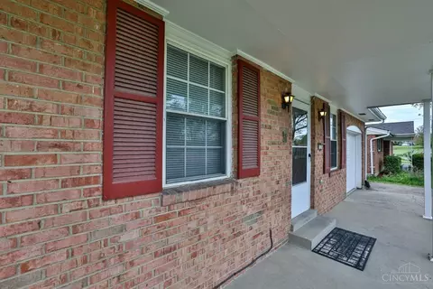 Exterior - 11256 Pippin Rd, Cincinnati, OH 45231 photo 3 of 8