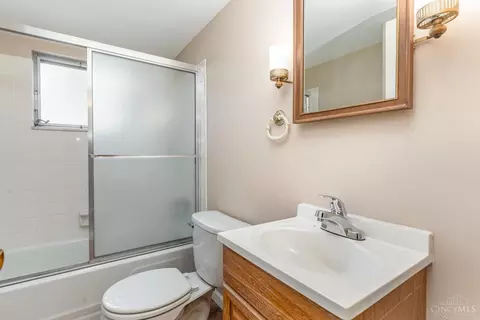 Bath - 1113 Morado Dr, Cincinnati, OH 45238 photo 2 of 2