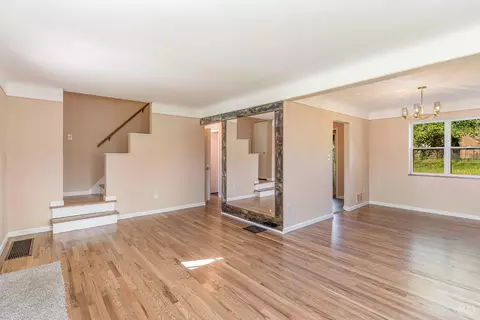 Living - 1113 Morado Dr, Cincinnati, OH 45238 photo 2 of 4