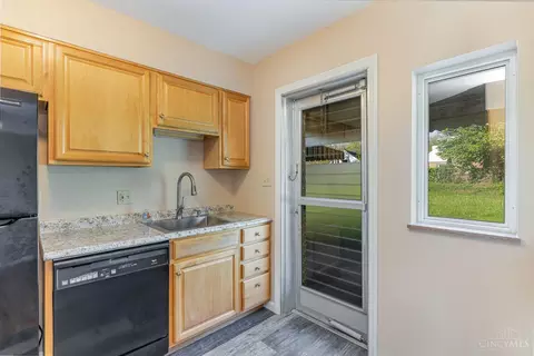 Kitchen - 1113 Morado Dr, Cincinnati, OH 45238 photo 2 of 3