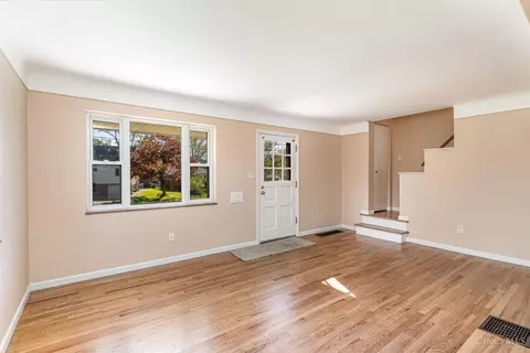 Living - 1113 Morado Dr, Cincinnati, OH 45238 photo 1 of 4