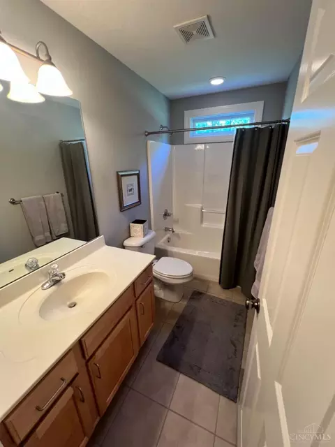 Bath - 335 Apple Rd, Amelia, OH 45102 photo 5 of 6