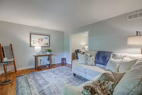 Living - 3939 River Rd, Fairfield, OH 45014 photo 9 of 10
