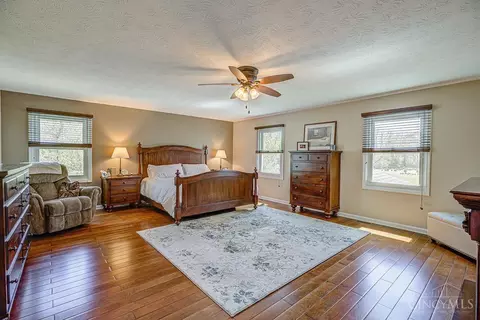 Bedroom - 3939 River Rd, Fairfield, OH 45014 photo 2 of 10