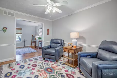 Living - 3939 River Rd, Fairfield, OH 45014 photo 7 of 10