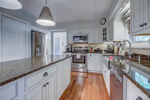 Kitchen - 3939 River Rd, Fairfield, OH 45014 photo 7 of 9