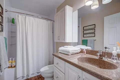 Bath - 3939 River Rd, Fairfield, OH 45014 photo 3 of 3