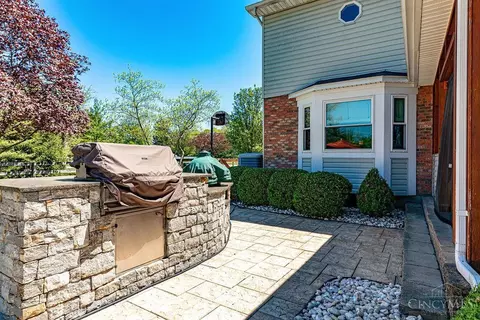 Exterior - 3939 River Rd, Fairfield, OH 45014 photo 11 of 27