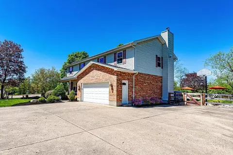Exterior - 3939 River Rd, Fairfield, OH 45014 photo 3 of 27