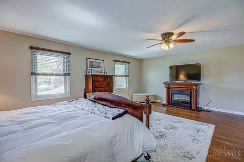 Bedroom - 3939 River Rd, Fairfield, OH 45014 photo 4 of 10