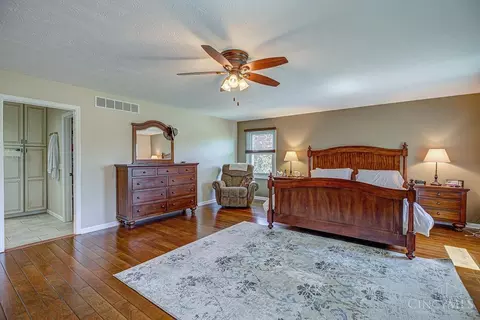 Bedroom - 3939 River Rd, Fairfield, OH 45014 photo 3 of 10