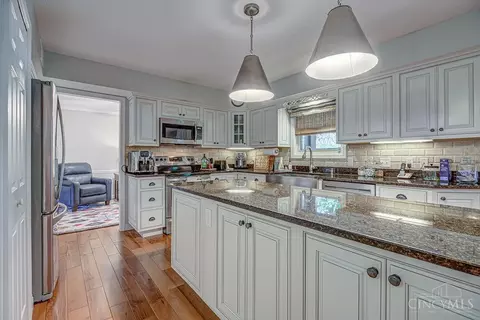 Kitchen - 3939 River Rd, Fairfield, OH 45014 photo 8 of 9
