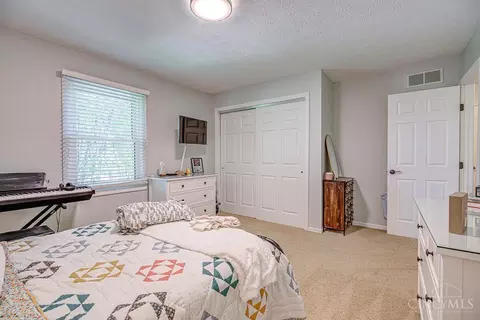 Bedroom - 3939 River Rd, Fairfield, OH 45014 photo 8 of 10