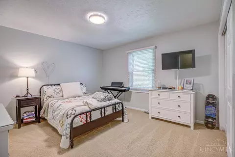 Bedroom - 3939 River Rd, Fairfield, OH 45014 photo 7 of 10