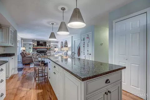 Kitchen - 3939 River Rd, Fairfield, OH 45014 photo 6 of 9