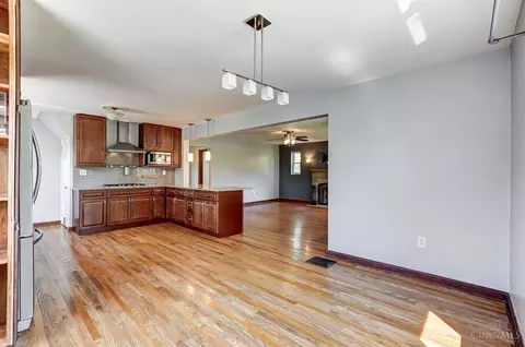 Kitchen - 2304 Galbraith Rd, Cincinnati, OH 45237 photo 4 of 5