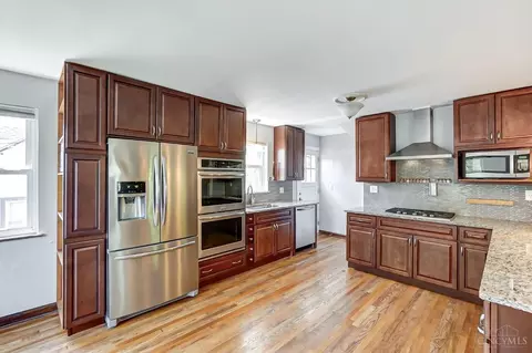 Kitchen - 2304 Galbraith Rd, Cincinnati, OH 45237 photo 2 of 5