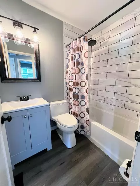 Bath - 8150 Queens Ave, Cincinnati, OH 45236 photo 2 of 2