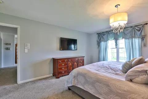 Bedroom - 981 Arborrun Dr, Cincinnati, OH 45233 photo 10 of 10