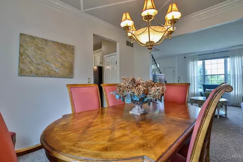 Dining - 981 Arborrun Dr, Cincinnati, OH 45233 photo 4 of 7