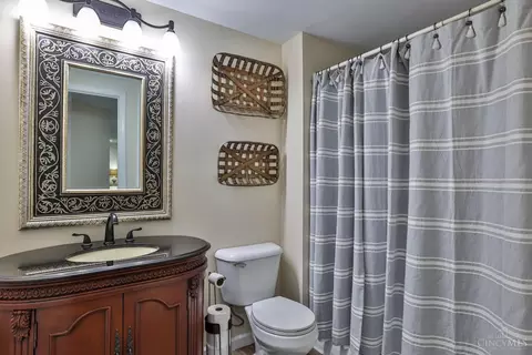 Bath - 981 Arborrun Dr, Cincinnati, OH 45233 photo 2 of 7
