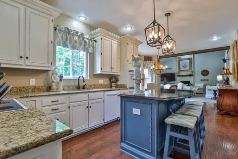 Kitchen - 981 Arborrun Dr, Cincinnati, OH 45233 photo 1 of 8