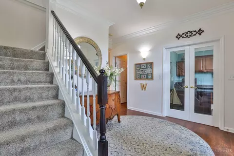 Entry Way - 981 Arborrun Dr, Cincinnati, OH 45233 photo 2 of 4
