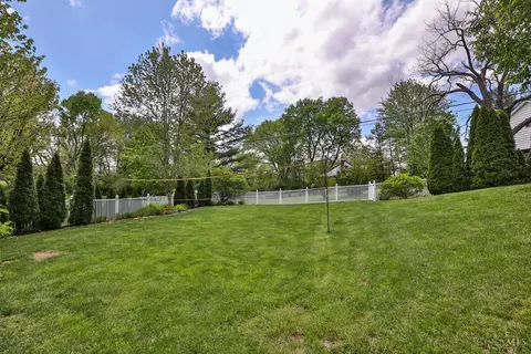 Exterior - 981 Arborrun Dr, Cincinnati, OH 45233 photo 10 of 16