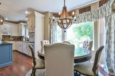 Dining - 981 Arborrun Dr, Cincinnati, OH 45233 photo 5 of 7