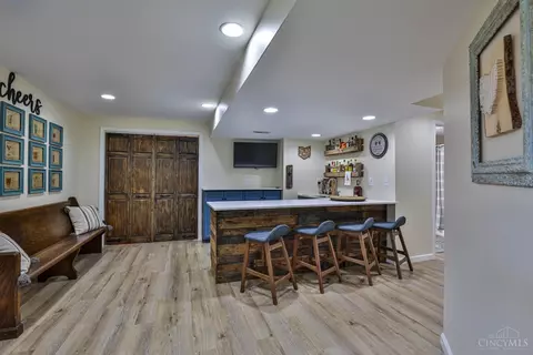 Kitchen - 981 Arborrun Dr, Cincinnati, OH 45233 photo 7 of 8