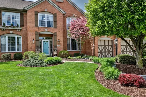 Exterior - 981 Arborrun Dr, Cincinnati, OH 45233 photo 2 of 16