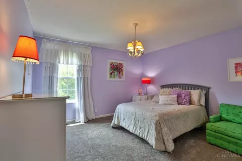 Bedroom - 981 Arborrun Dr, Cincinnati, OH 45233 photo 3 of 10
