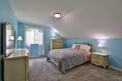 Bedroom - 981 Arborrun Dr, Cincinnati, OH 45233 photo 1 of 10